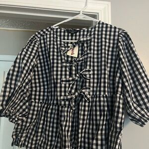 ADORABLE!  Short sleeve ribbon closure front shirt